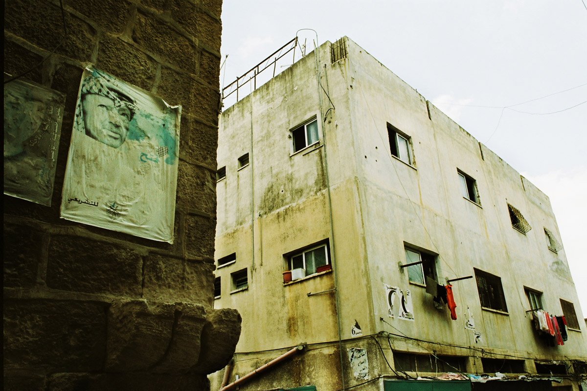 Lu / <i>À travers les murs</i> d'Eyal Weizman ou comment la ville est devenue le matériau même de la guerre