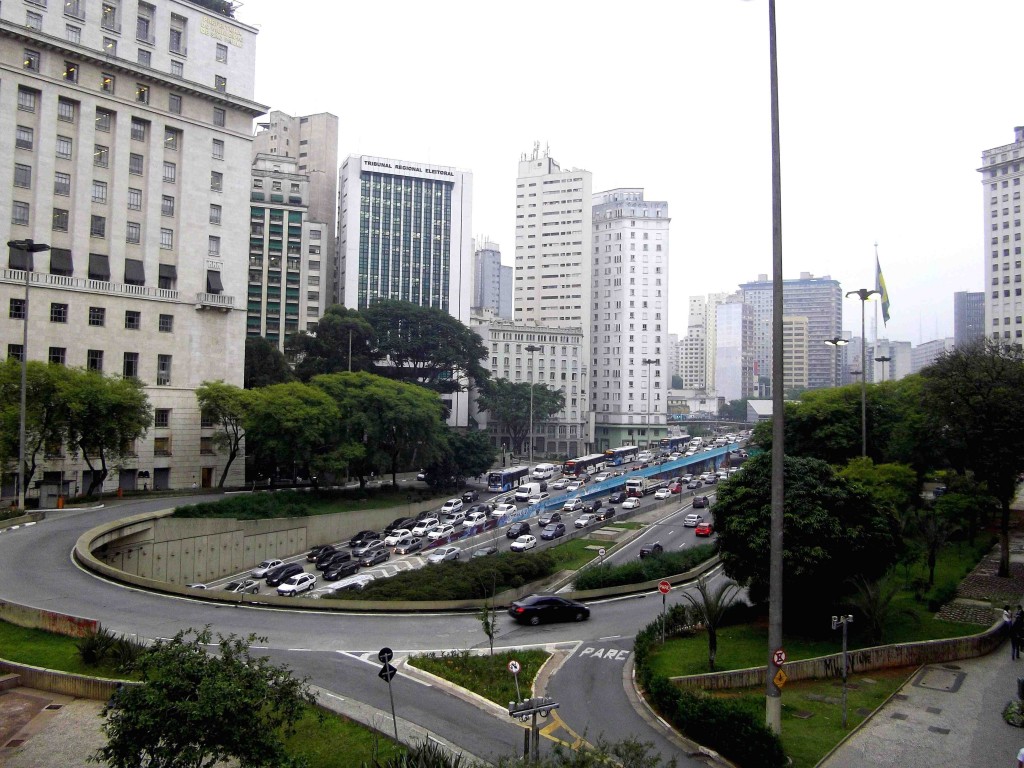 Aperçu du trafic automobile paulistain (La Via del Sur, Décembre 2012)