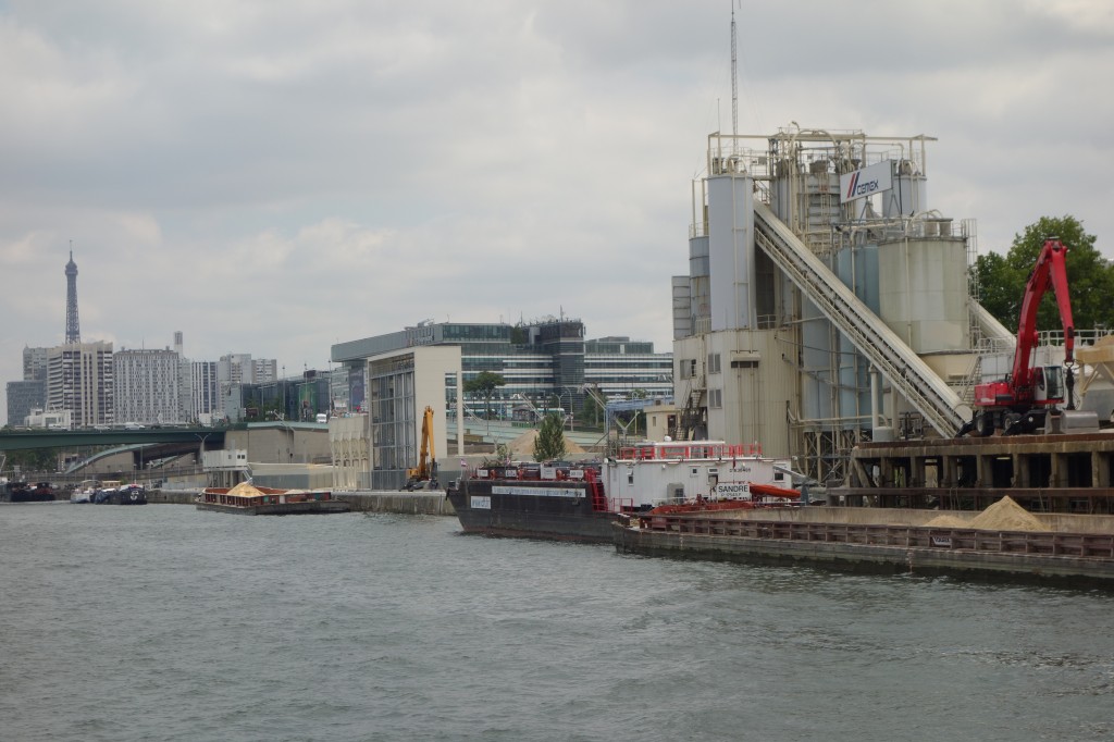 2. La fonction industrielle portuaire : port Victor-quai d’Issy (Jean Debrie, 25 juin 2014)