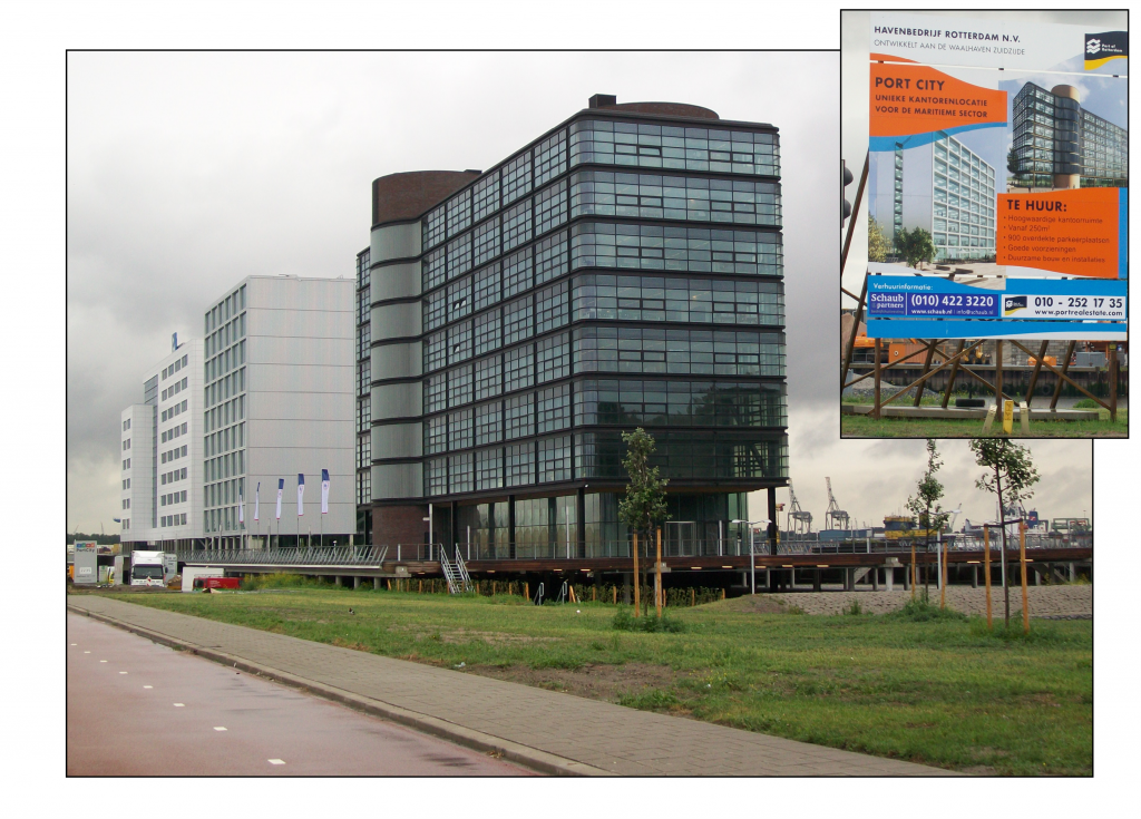 Photo 1 : Les premières réalisations de l’opération Stadshavens : des immeubles de bureaux dont l’autorité portuaire assure la promotion sur les quais de Waalhaven, au sud de Rotterdam. Traduction du slogan de l’annonce : « Ville Port, un lieu unique d’implantation de bureaux pour le secteur maritime » (M.Verdol, 2011).