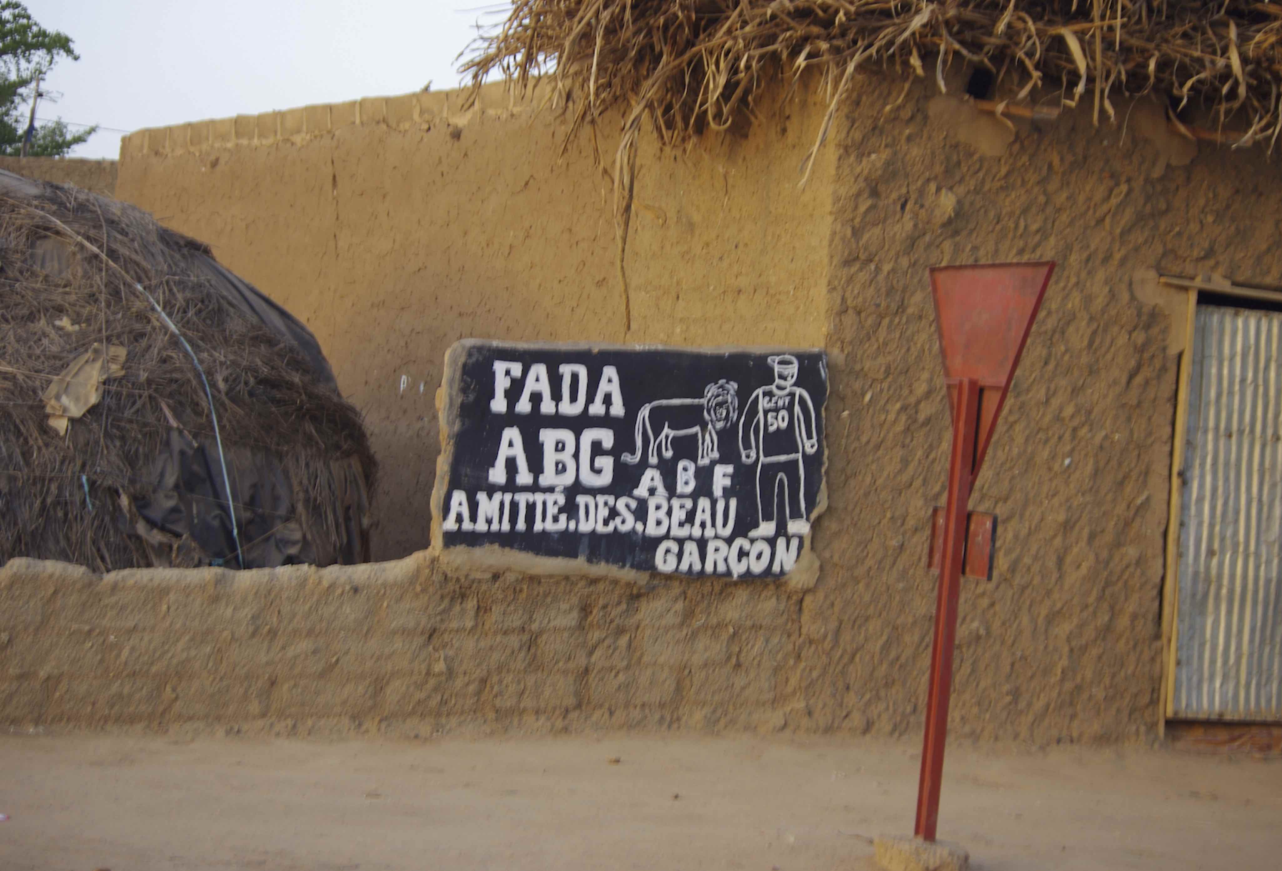 #9 / Quand les fada se peignent sur les murs. Les jeunes hommes dans l’espace public à Niamey (Niger)