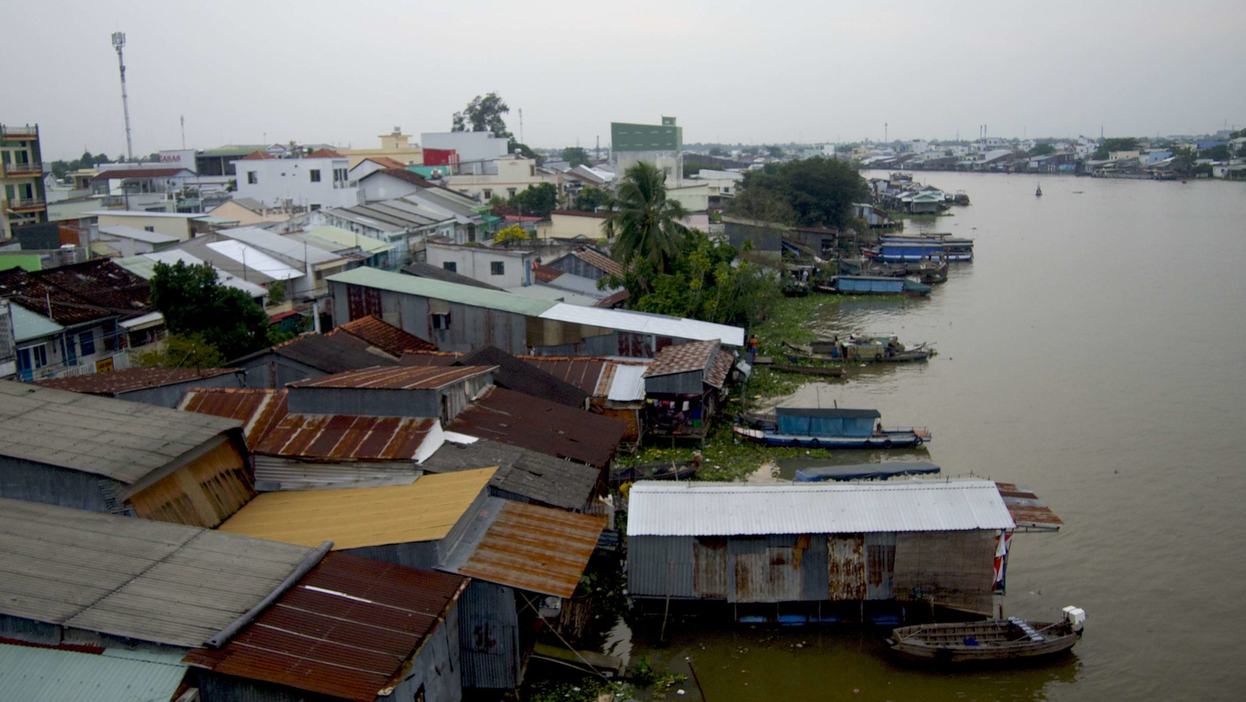 Urbanités sud-est asiatiques / La gestion des risques dans les villes vietnamiennes : une lecture critique des politiques environnementales